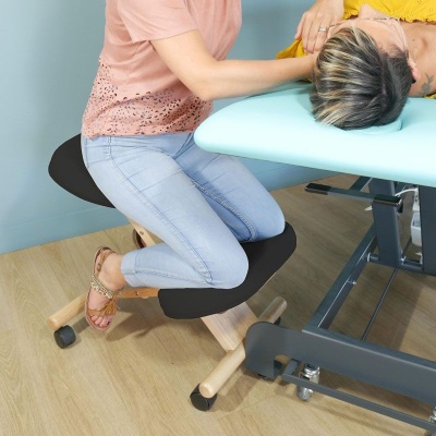 siege-assis-genoux-mousse-a-memoire-de-forme-stabido-arpege-situation